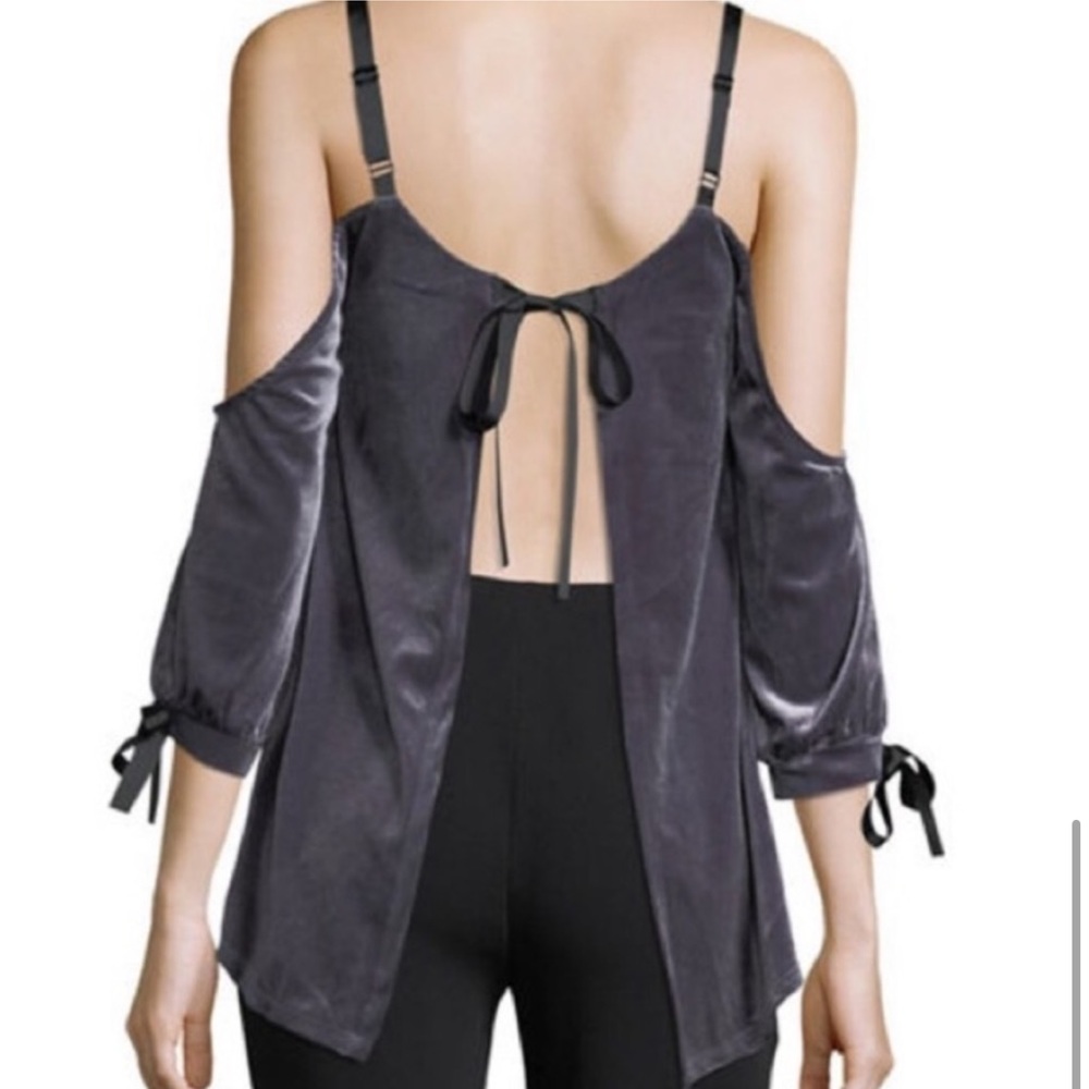 NEW Romeo + Juliet Couture Velvet Open Back Top - Picture 2 of 10